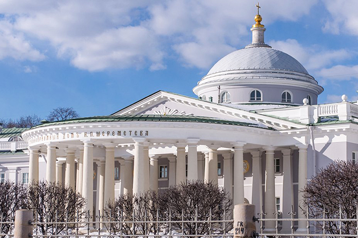 В Институте им. Н.В. Склифосовского прооперировали пациентку с COVID-19