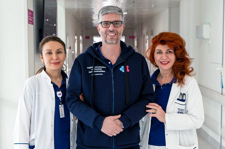 45-летней женщине в день родов провели экстренное эндопротезирование сустава